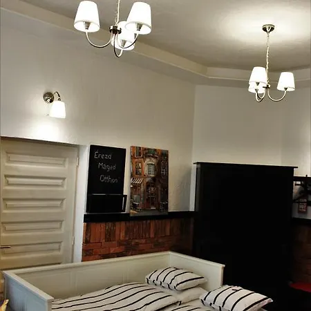 Belvarosi Apartmanszallo - *