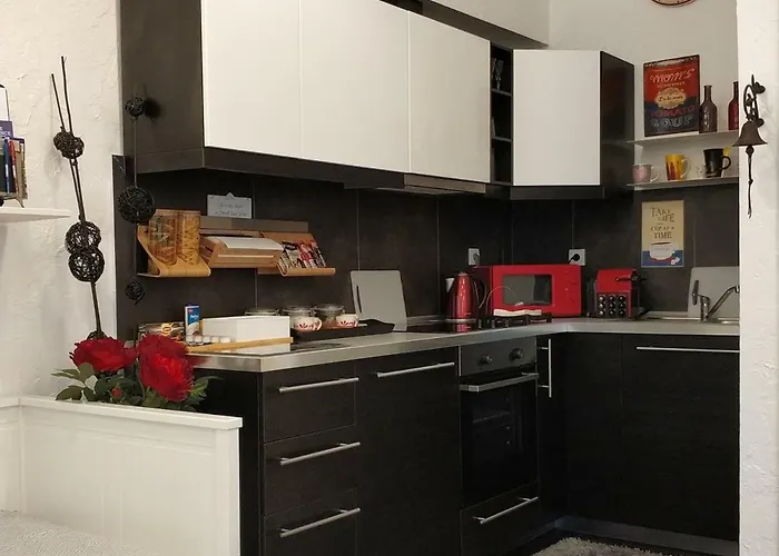 Апартаменты Belvarosi Apartmanszallo - *