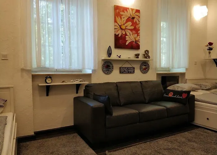 Апартаменты Belvarosi Apartmanszallo -