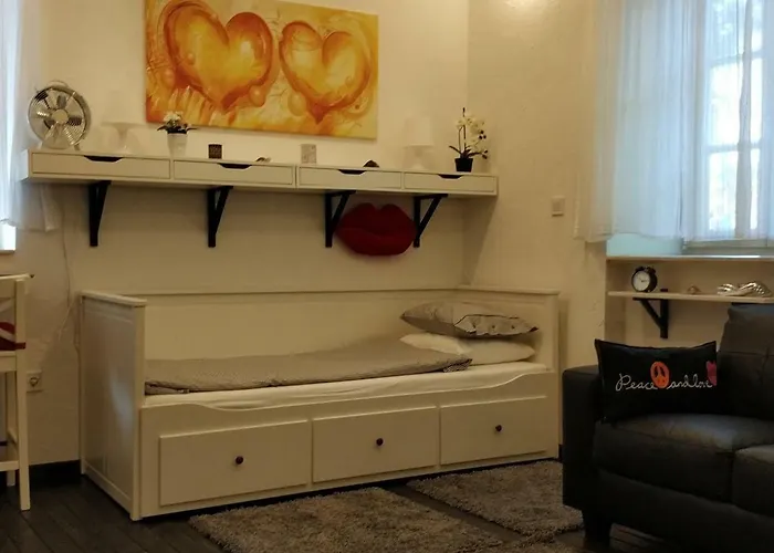 Апартаменты Belvarosi Apartmanszallo - Кишкунфеледьхаза